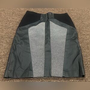EUC Women's Ann Taylor Elegant Black Gray Women's Pleather Skirt sz 2